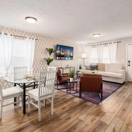 Urban Oasis W Hot Tub Near Downtown & Arena District Villa